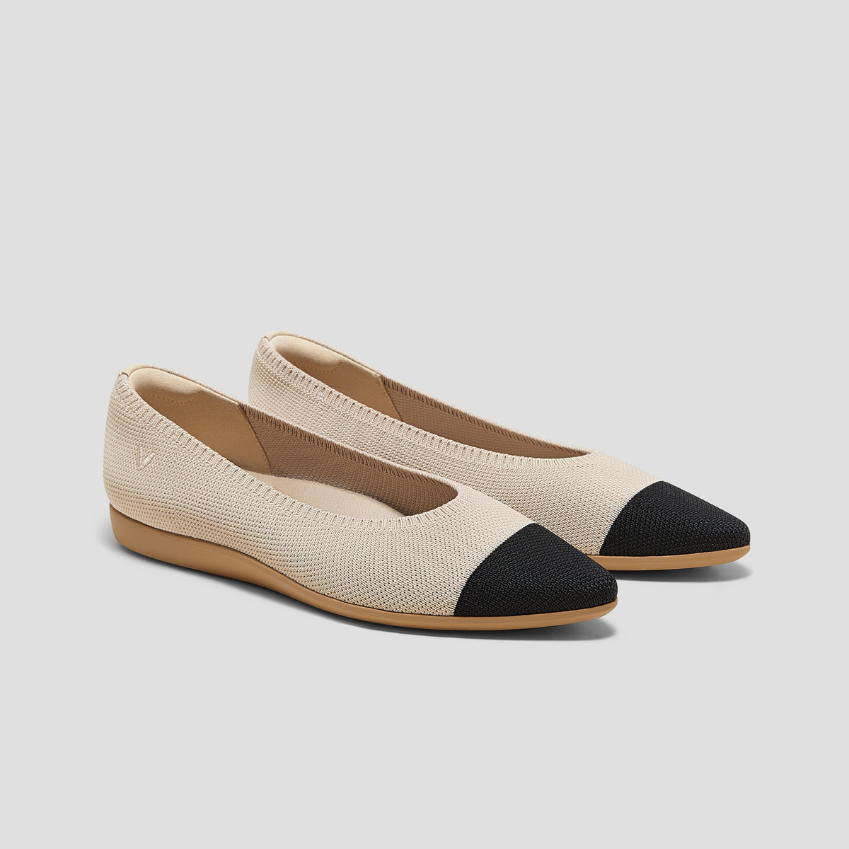 Lightweight Pointed-Ballet Flats (Aria Walker)